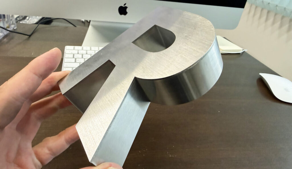 ステンレス箱文字看板